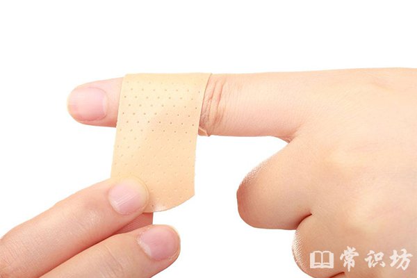 正確使用創可貼：適應證、護理與注意事項