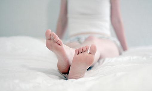 手腳出汗的原因及治療方法