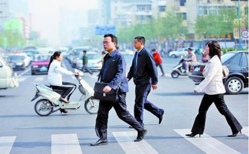 走路少易患高血压:现代生活带来的健康隐患