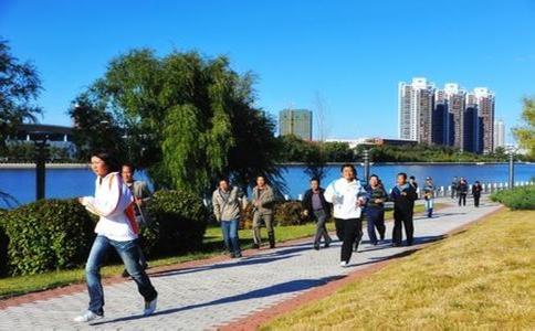 跑步數分鐘與長跑同效 助長壽