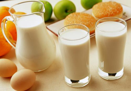 胃痛知多少:常见原因、饮食建议与护理要点