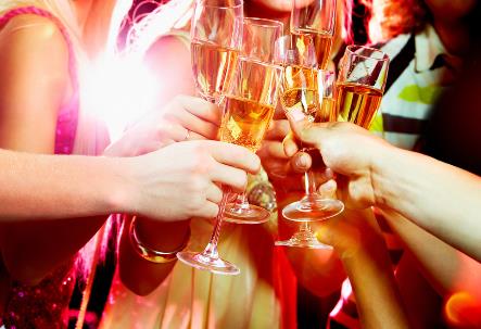 節假日健康防護:預防過量飲食、酒精中毒與急性疾病的專家建議