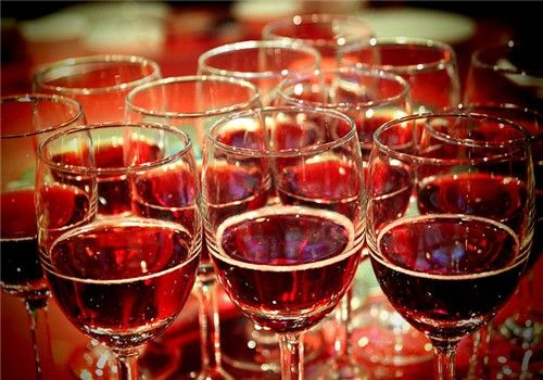 自制葡萄酒的危害与误区：甲醇风险与正确酿造指南
