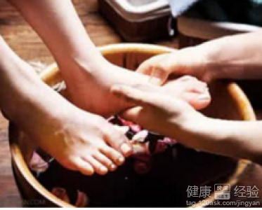 女性冬季手脚冰凉的原因及改善方法