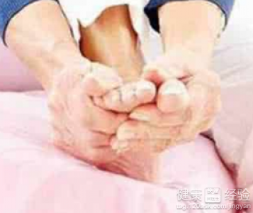 冬天手脚冰凉的原因与治疗方法