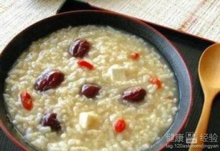 滋陰養巢粥：護養卵巢、改善肌膚的飲食建議