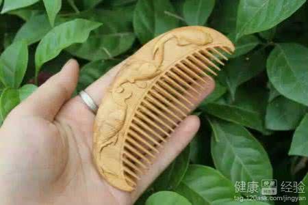 梳子不止梳头好處多：全身養生按摩實用指南