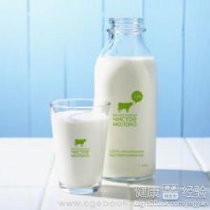 盒裝純牛奶能否直接加熱？正確加熱方式說明