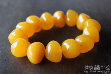 蜜蜡手串的养生功效与佩戴注意事项
