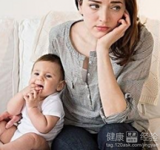 如何從抱孩子的姿勢判斷是否患產後抑郁症