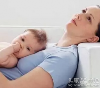 如何從抱孩子的姿勢判斷是否患產後抑郁症