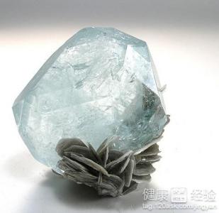 粉水晶做枕頭好嗎？功效與使用注意事項解析