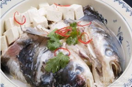 魚頭豆腐的由來：乾隆傳說與故事背景