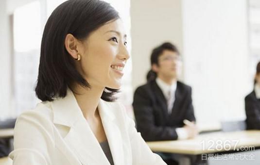 生活起居养生指南:衣著、睡眠与居住环境要点