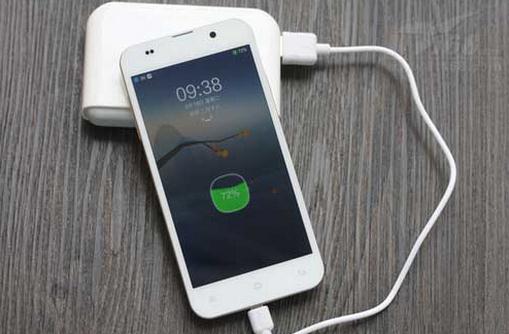 手機充電正確做法:14小時激活與5原則延長電池壽命