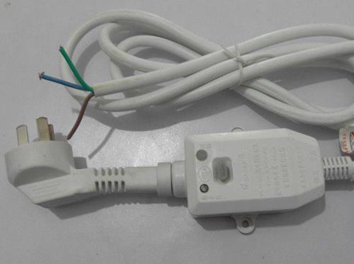 熱水器常開保溫並不費電 插頭頻繁拔插有安全風險