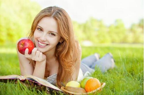 早上空腹吃苹果好吗？科学解析与实用建议