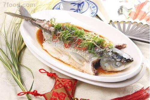 吃魚眼明目、吃魚頭補腦?營養師告訴你真相