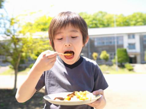 小孩不吃飯怎麼辦?親子觀察與調整技巧