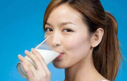 什麼時候喝牛奶最好？一天三大最佳飲用時段