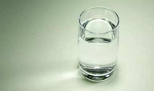 喝水有什么好处?水中加这些食材更健康