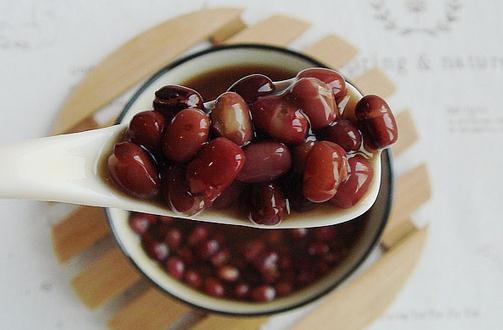 大吃大喝後的胃部救贖：赤小豆粥的養生智慧