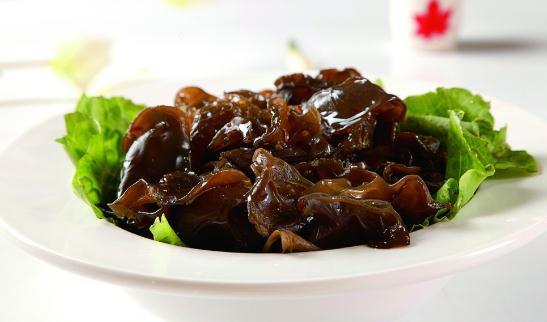 黑木耳並非越黑越好:辨色、聞味識別假冒