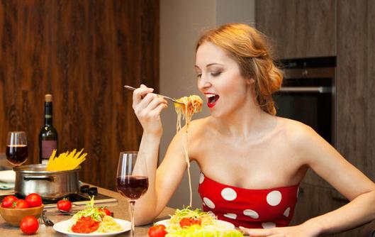 吃肉加蒜營養加倍!民間諺語的科學解析