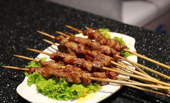 夏季吃燒烤的健康風險與注意事項