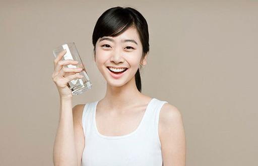 喝水有5大好處與5種加分食物，避开「4種水」保健康