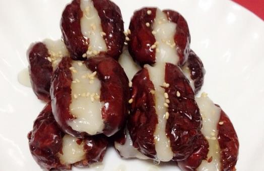 春季養生甜食推薦：紅棗、蜂蜜與櫻桃的滋補功效