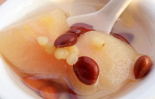 梨子煮熟吃營養大翻倍:3款養生食譜止咳抗衰老