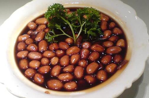醋泡花生的功效与作用：防治心血管疾病
