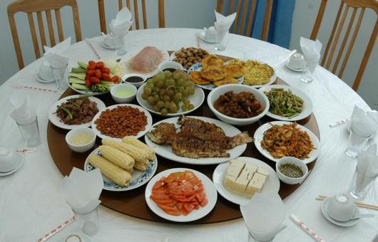 年底聚餐怎么吃才健康？9大饮食技巧助你吃好不胖