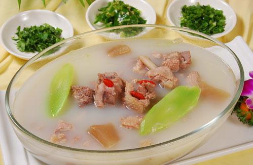 先吃飯還是先喝湯?喝湯的正確方法與科學建議