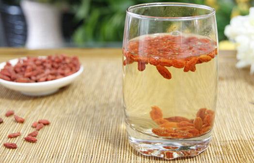 枸杞泡水有幾分鐘?正確冲泡與食用量指南