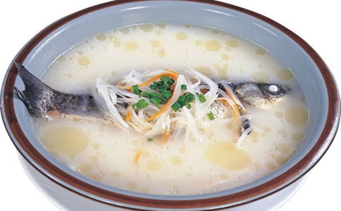 冬季进补食谱：牛蒡排骨汤与鲫鱼萝卜汤