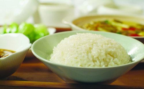 過量食用白米與糖尿病風險:科學解析與預防建議