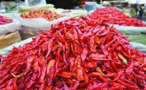 辣椒食用要适量：过量或增加癌症风险