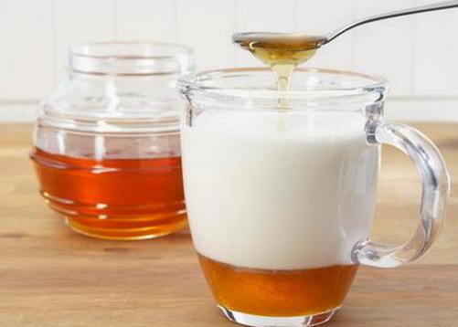 純牛奶加蜂蜜喝有什麼好處？三大好處與正確食用法