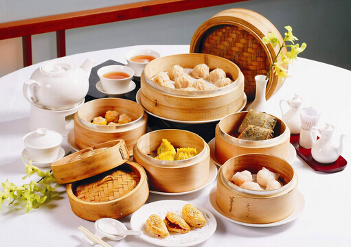 飯前半小時內不宜喝太多水