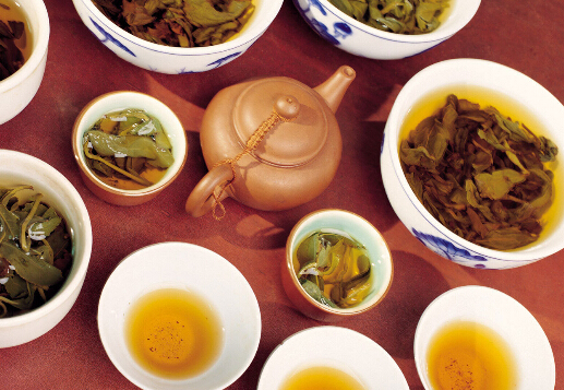 隔夜茶的妙用与过期茶叶的生活妙招