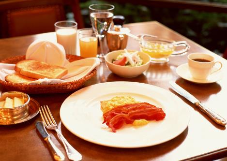 早餐最佳食用時間：為何7點後吃更健康？