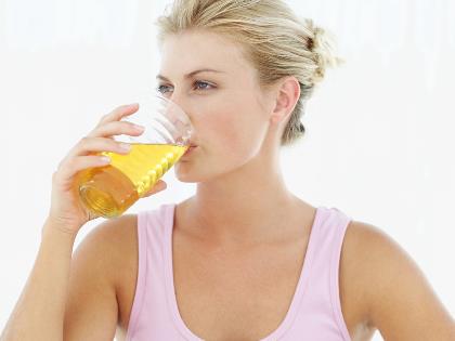 蜂蜜水最佳飲用時間：晨起還是晚上？科學解析兩種喝法的好處