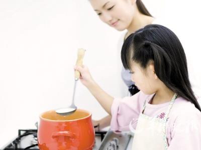 早喝水午喝汤睡前喝蜜：科学饮水汤，健康加分