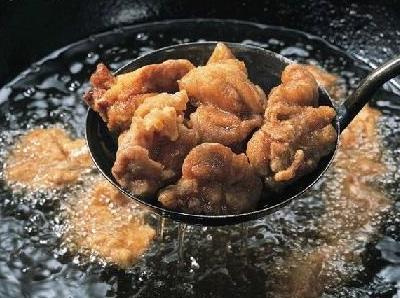 炒菜後馬上刷鍋!破解煎炸食物致癌物,5個健康撇步必看