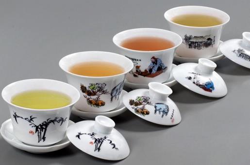 紅茶 vs 綠茶:差別在哪裡?哪一種更適合你喝?