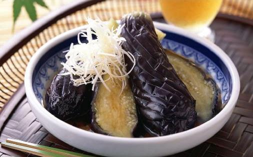 秋季食用茄子指南:营养功效与搭配禁忌