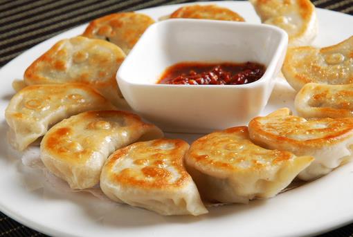 吃饺子配什么更好？健康搭配建议