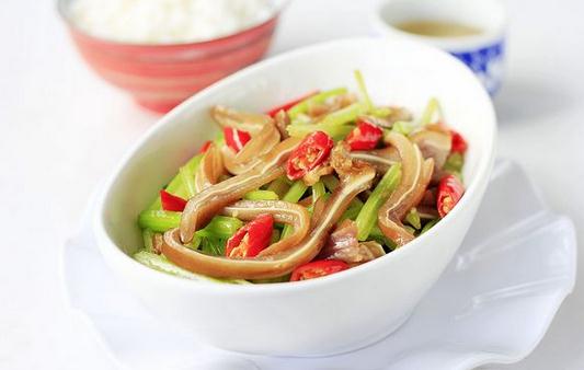 芹菜炒雞肉傷元氣?中醫師澄清性質與功效
